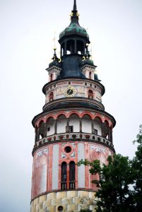 Der Turm von Schloss Krumau sieht wie aus Zuckerguss aus