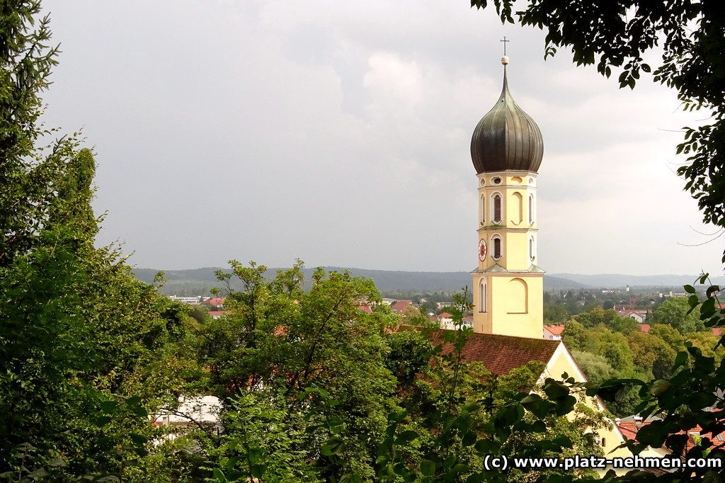 Blick vom Bergwald auf die St. Andreaskirche